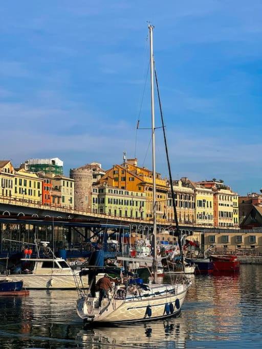 Overlooking The Porto Antico Of Genoa Lägenhet Exteriör bild